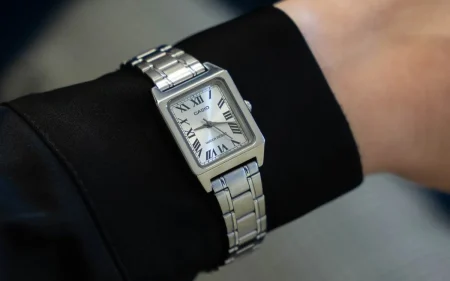Casio suma tres relojes de vestir con esfera romana y opción de correa de piel o acero Casio LT-B150 — Casio suma tres relojes de vestir con esfera romana y opción de correa de piel o acero