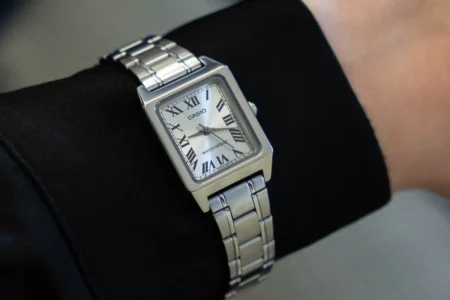 Casio prepara cuatro relojes rectangulares con cristal de zafiro Casio Sapphire — Casio prepara cuatro relojes rectangulares con cristal de zafiro