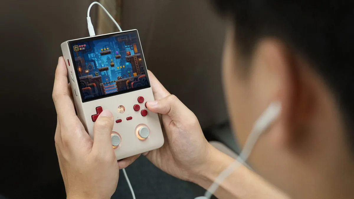 mangmi air x pro — mangmi air y series in hand with earphones scaled