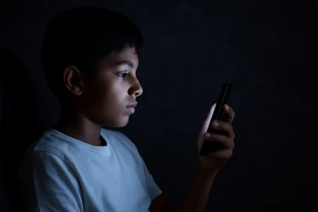 Un tribunal obliga a Meta a limitar Instagram y Facebook a 90 horas al mes para menores Meta limita uso Instagram adolescentes 90 horas — Un tribunal obliga a Meta a limitar Instagram y Facebook a 90 horas al mes para menores