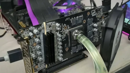 Bombea agua directamente sobre el silicio de una RTX 2060 y baja de 70°C a 28°C RTX 2060 water cooling directo — Bombea agua directamente sobre el silicio de una RTX 2060 y baja de 70°C a 28°C