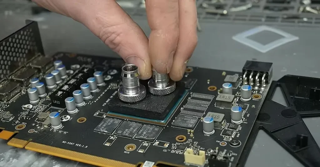 RTX 2060 water cooling directo — A person is attaching cooling fittings to a circuit board labeled 'MS-V327 VCR1.0'.