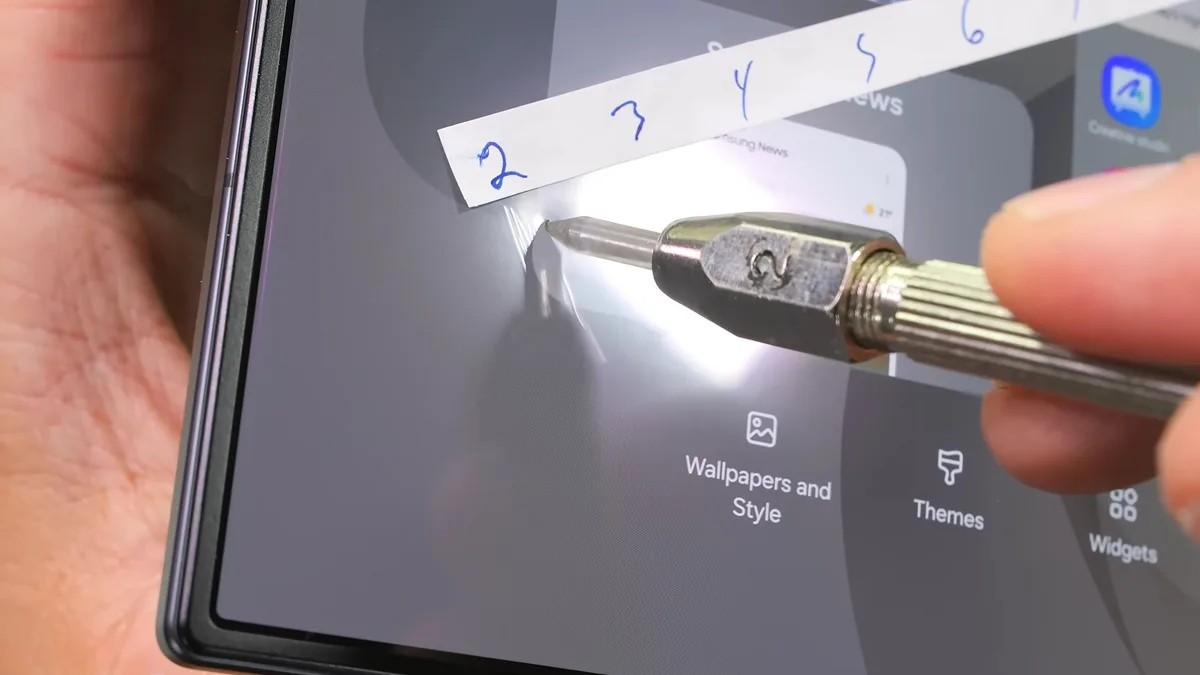 samsung galaxy z fold 8 test — Samsung Galaxy Z Fold 8 JerryRigEverything 1
