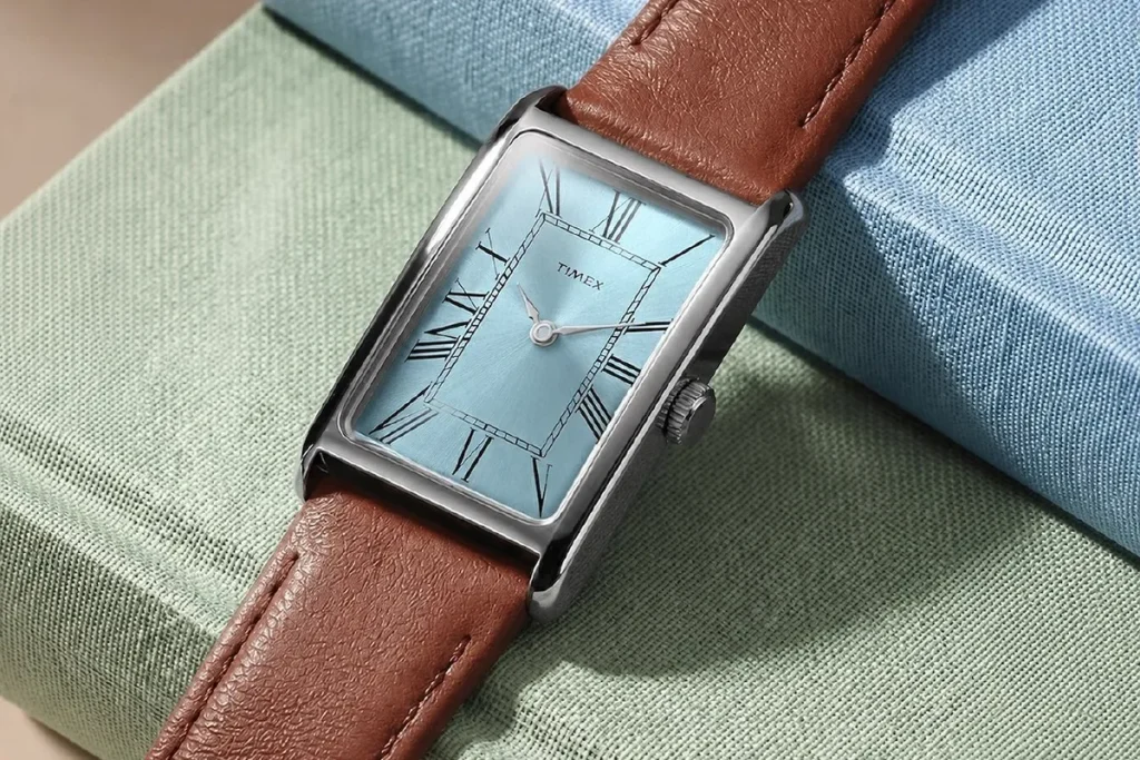 Timex recupera un reloj rectangular de 1976 con esfera azul hielo Timex 1976 Lexington Reissue lanzamiento — Timex recupera un reloj rectangular de 1976 con esfera azul hielo