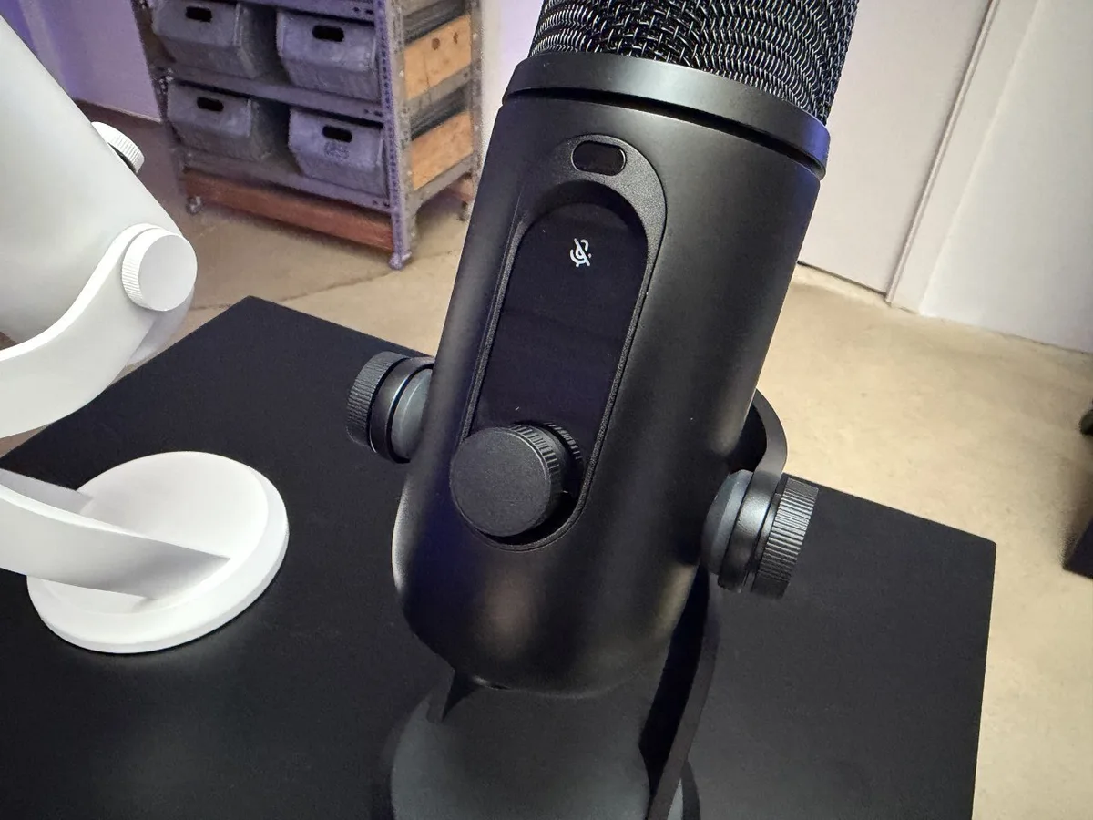 logitech s new blue yeti 2 mic adjusts i imagen 3