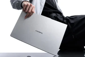 Colorful E14 — Colorful presenta el E14, con 1,11 kg y Core i5 por 666 euros