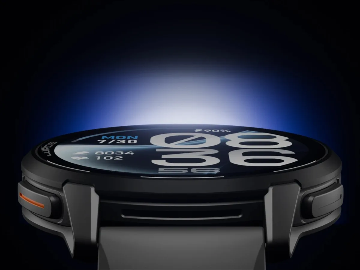 Coros Pace 4 Pro is available in black and white color options.