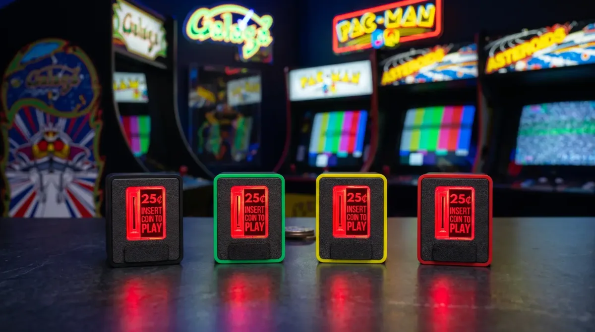 insert coin cube — Este accesorio físico convierte cualquier emulador arcade en una recreativa