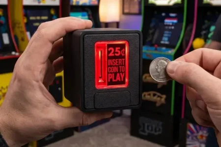 Este accesorio físico convierte cualquier emulador arcade en una recreativa insert coin cube — Este accesorio físico convierte cualquier emulador arcade en una recreativa
