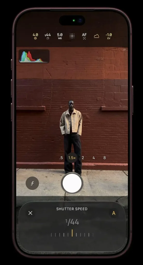You can even manually choose your shutter speed.