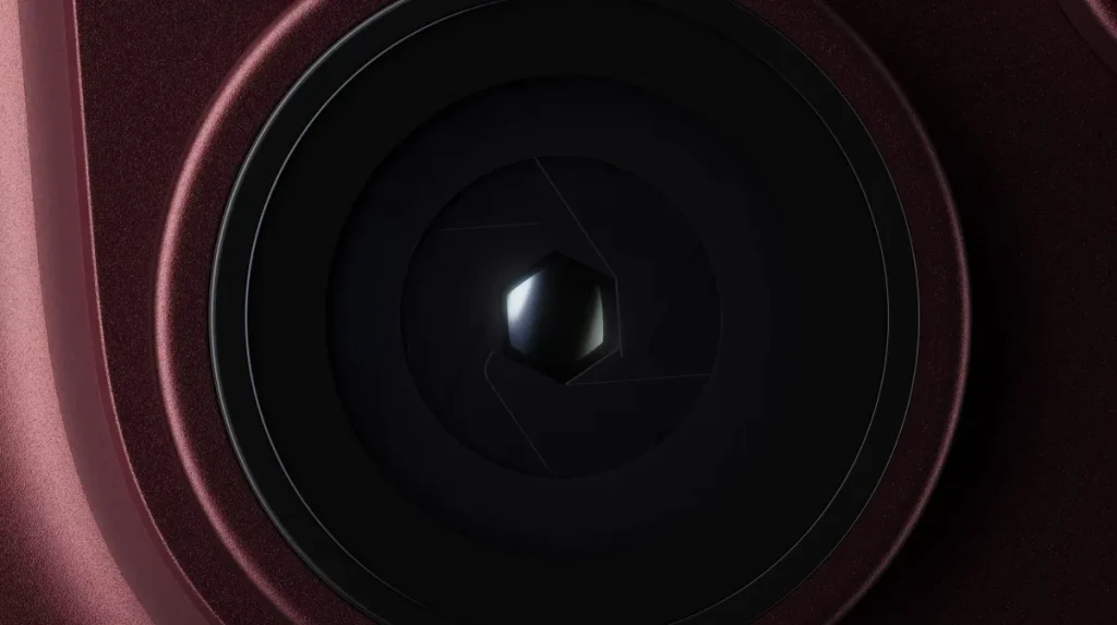 A six-bladed aperture design.