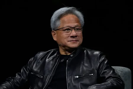 Jensen Huang cifra en un 0% el riesgo de que la IA destruya el mundo en 2030