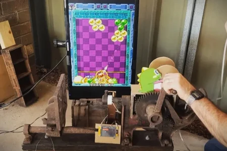 Una vieja prensa de taladro se convierte en mando para Puzzle Bobble Puzzle Bobble controlador casero — Una vieja prensa de taladro se convierte en mando para Puzzle Bobble