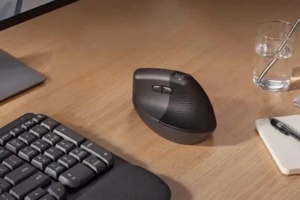 El Logitech Lift baja a 37 euros en Amazon y el stock se agota ratón vertical ergonómico Logitech — El Logitech Lift baja a 37 euros en Amazon y el stock se agota