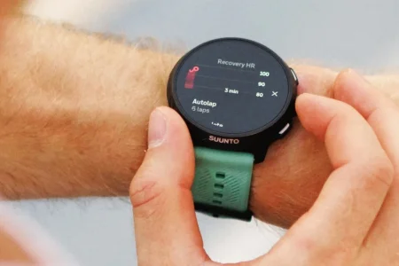 Suunto Run 2 triplica el brillo y estrena mapas sin conexión Suunto Run 2 vs Garmin Forerunner — Suunto Run 2 triplica el brillo y estrena mapas sin conexión