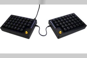 teclado split joystick gaming — Este teclado partido se convierte en mando gaming con una mano