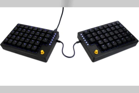 Este teclado partido se convierte en mando gaming con una mano teclado split joystick gaming — Este teclado partido se convierte en mando gaming con una mano