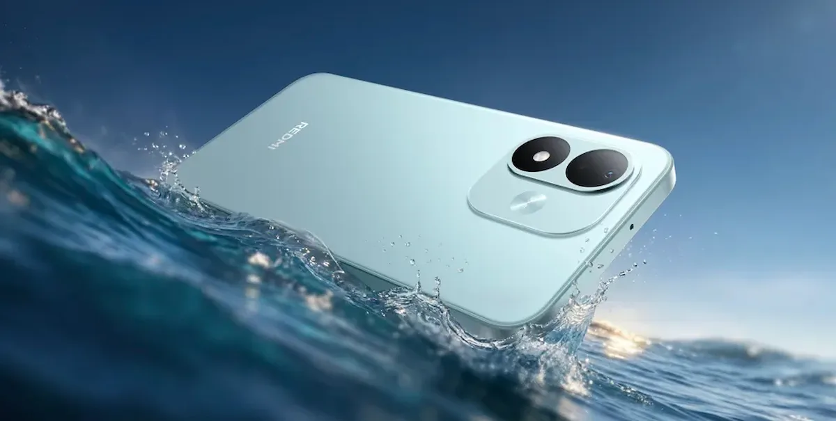 Xiaomi Redmi Note 17 — Parte trasera de un Xiaomi 17 Note de color azul claro sobre el agua con salpicaduras.
