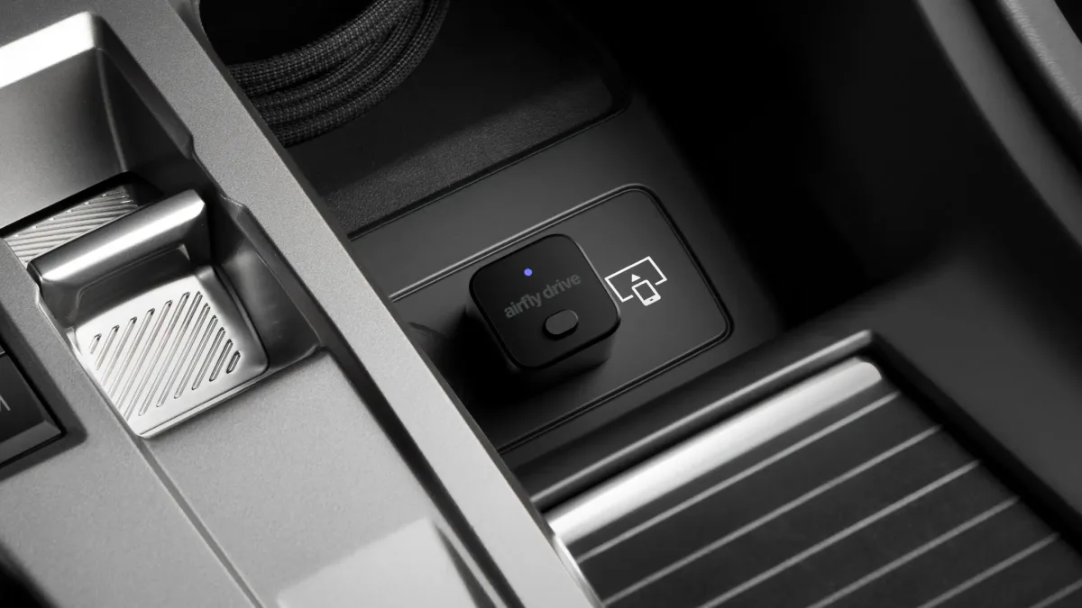 Cargador MagSafe para el iPhone 18 Pro sobre una mesa
