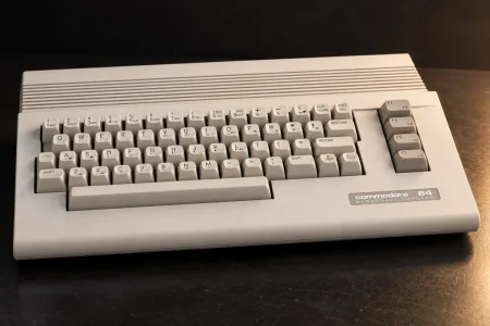 Commodore 64C Ultimate — El Commodore 64C vuelve con los moldes originales de los años 80 y hardware moderno, desde 300 dólares
