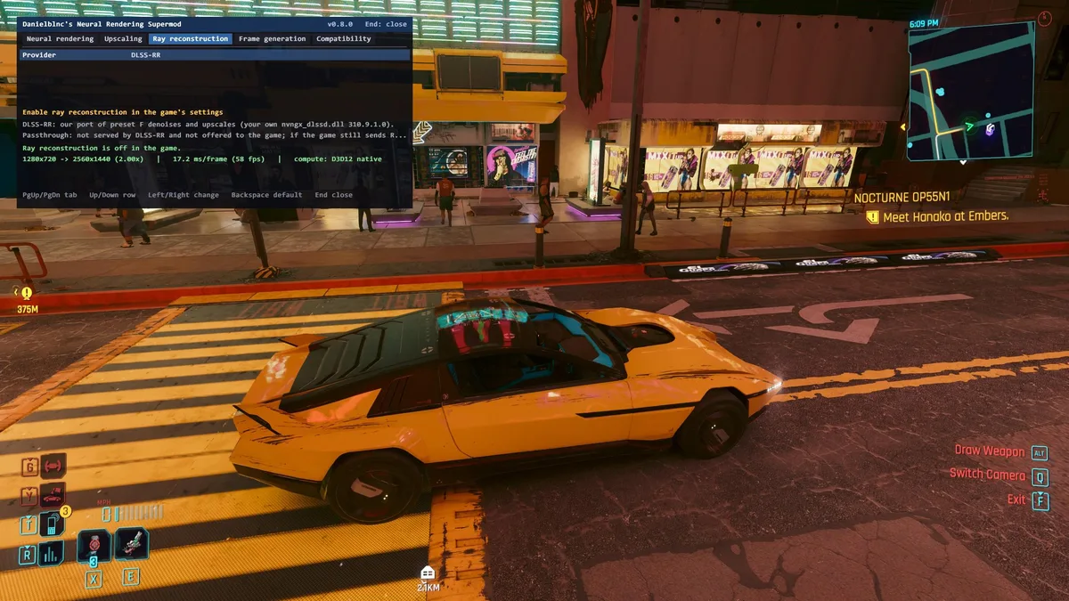 Coche deportivo amarillo en una calle de Cyberpunk 2077 con el aviso de Ray Reconstruction desactivado en los ajustes