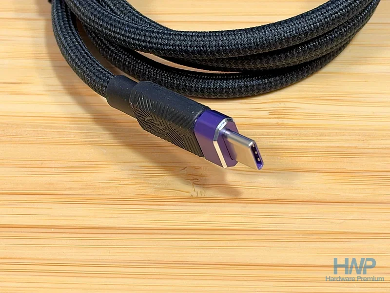 Detalle del conector USB-C de aluminio del ELO Link