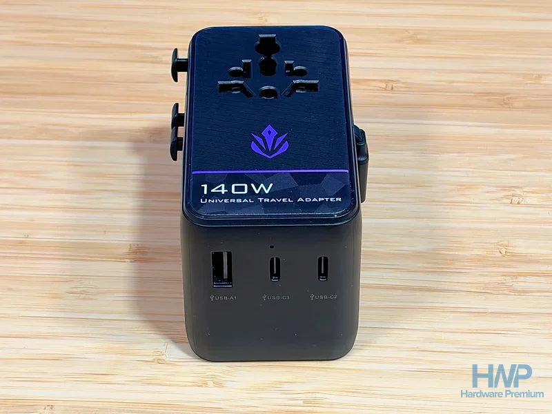 Puertos USB-C y USB-A del cargador ELO Phase
