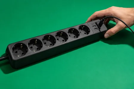 enchufe Tronic — La regleta UGREEN 10 en 1 baja a 35,99 euros en Amazon, un 28 % menos que su precio recomendado