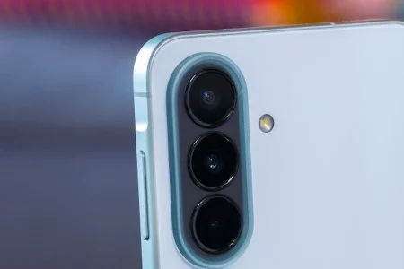 El Galaxy A58 mantendría las cámaras de 50, 12 y 5 megapíxeles de su predecesor