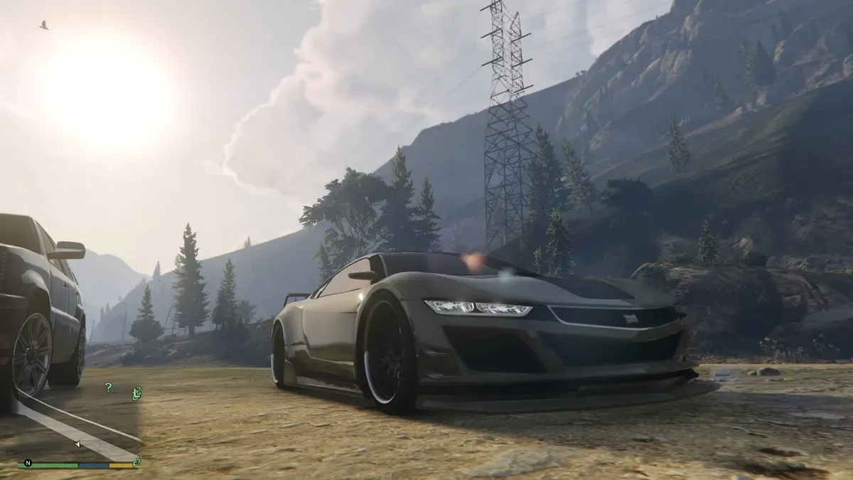 Captura de GTA 5 con un coche aparcado en una calle de Los Santos