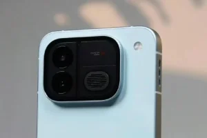 Un posible primer vistazo al diseño trasero del iQOO Neo 12 aparece en una foto real filtrada