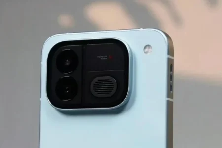 Un posible primer vistazo al diseño trasero del iQOO Neo 12 aparece en una foto real filtrada Un posible primer vistazo al diseño trasero del iQOO Neo 12 aparece en una foto real filtrada