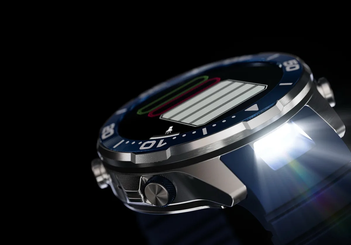 Detalle de uno de los seis relojes de titanio y zafiro de Garmin