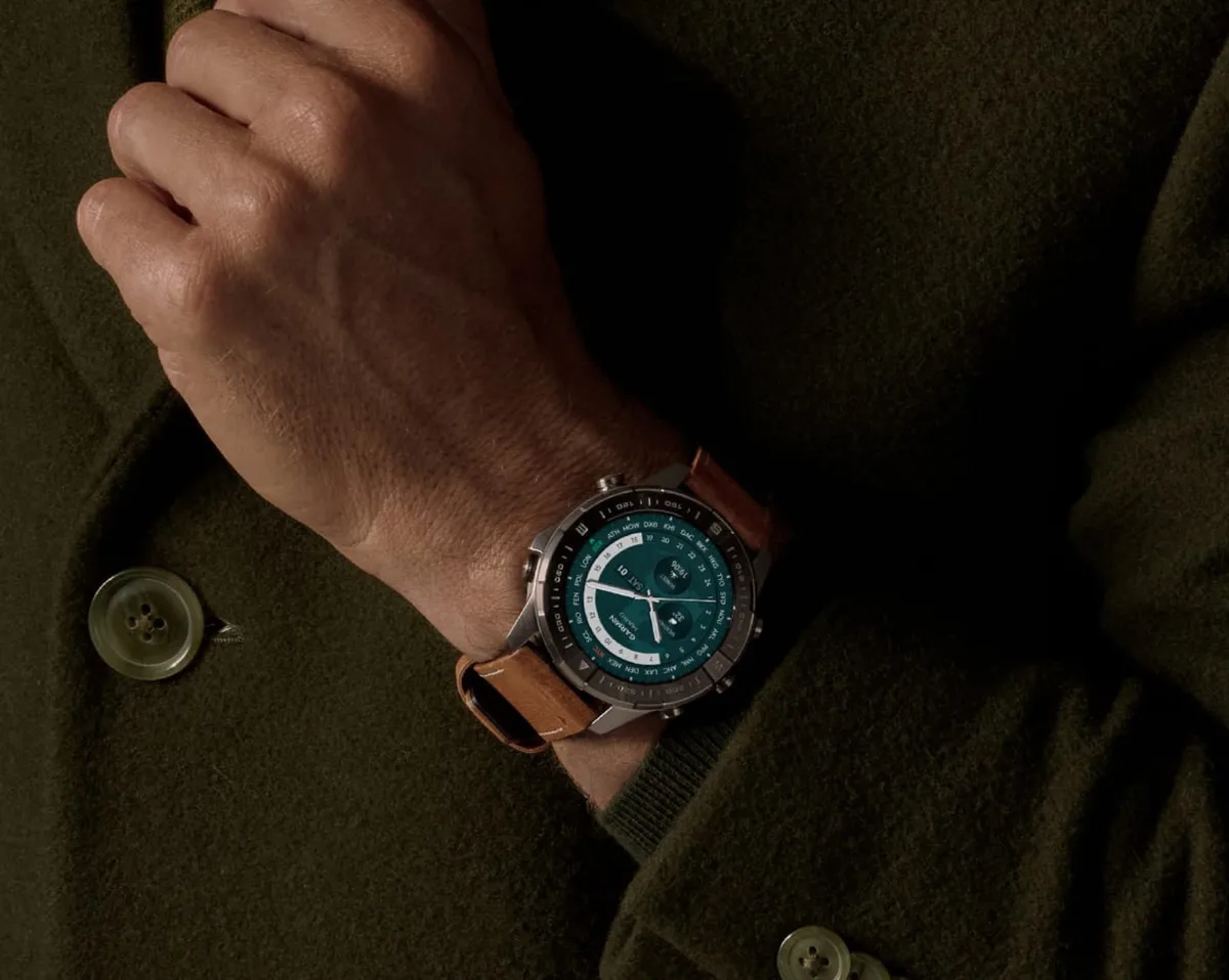 Reloj Garmin con 128 GB de almacenamiento y función de electrocardiograma
