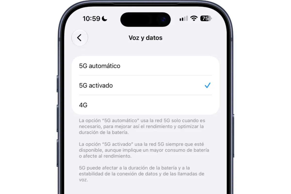 Menú Voz y datos del iPhone con la opción 5G activada para mejorar la calidad de llamadas en iPhone
