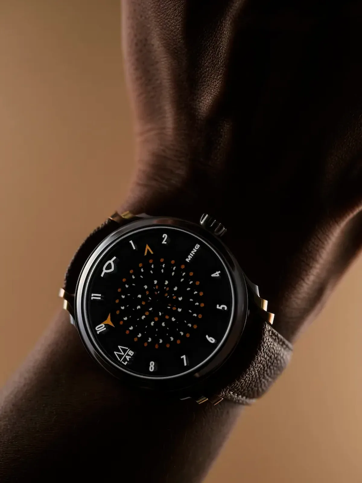 Detalle del reloj de titanio de Ming y Massena LAB, con precio de 7.250 francos suizos