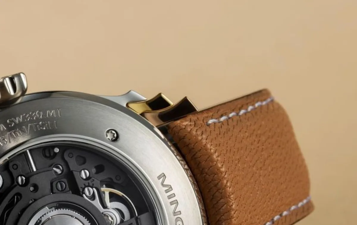Ming Thein relojes — Cada asa del reloj de Ming Thein se fabrica con piezas separadas, con titanio natural, TiN y TiSiN en tres niveles de la caja