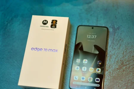 Motorola se lía con las actualizaciones del Edge 70 Max: tres años de parches según su web y cinco al preguntar