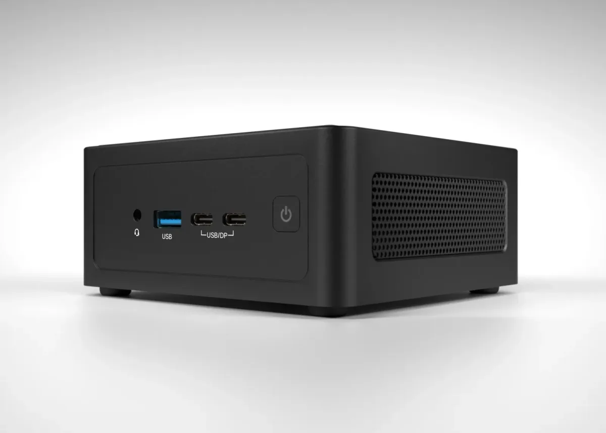 Vista lateral del TUXEDO Nano Pro Gen15 con puertos frontales y rejilla de ventilación