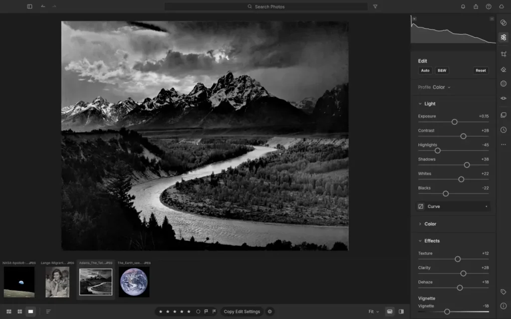 Interfaz de LightCraft editando una fotografía de paisaje montañoso