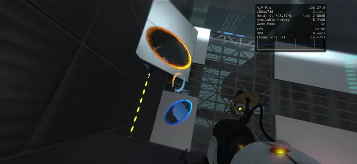 Portal 2 en iPhone funcionando a casi 60 FPS con PlayPort y estadísticas de rendimiento arriba a la derecha