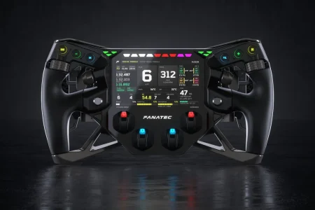 Fanatec presenta el Project Obsidian, un volante con pantalla de 5 pulgadas para 2027
