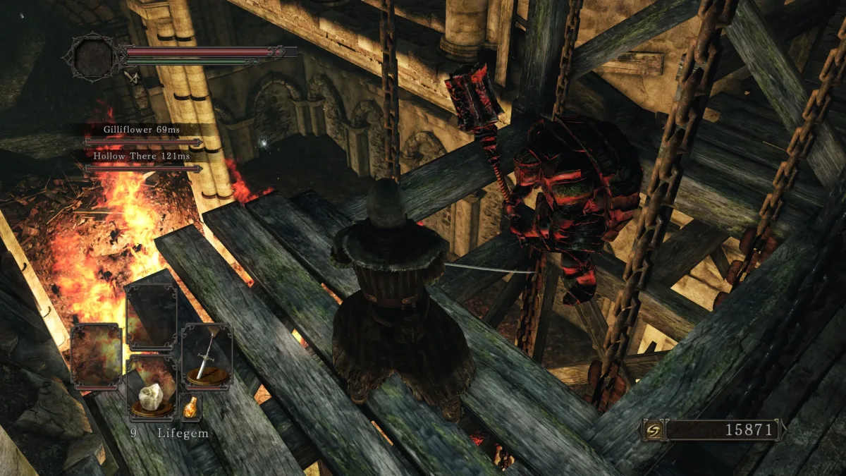 Espadachín con el mod Seamless Co-op de Dark Souls 2 junto a un enemigo tortuga roja flotante