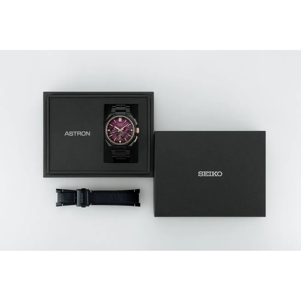 Seiko Astron HAB010J con su caja y correa adicional.