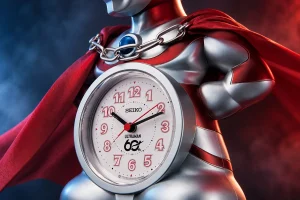El nuevo despertador de Seiko parpadea en rojo en el pecho de Ultraman si lo ignoras