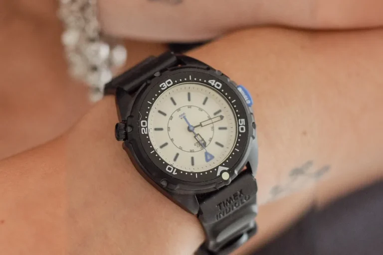 Timex lanza el Intrepid x Dimepiece Blackout Edition con caja negra de 36 mm y detalles morados Timex lanza el Intrepid x Dimepiece Blackout Edition con caja negra de 36 mm y detalles morados