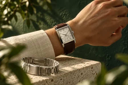 Timex y WM Brown lanzan un reloj rectangular estilo tank con brazalete y correa de cuero por 349 dólares timex rectangle — Timex y WM Brown lanzan un reloj rectangular estilo tank con brazalete y correa de cuero por 349 dólares