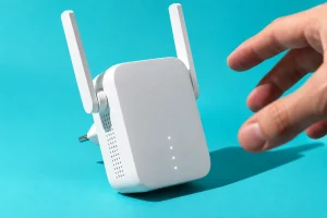 tp-link re300 — El repetidor Mercusys ME30 baja a 20,95 euros en Amazon para llevar WiFi a cualquier habitación