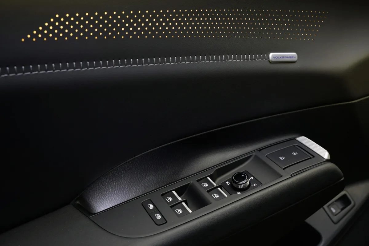 Volante del Volkswagen ID. Tiguan con botones físicos