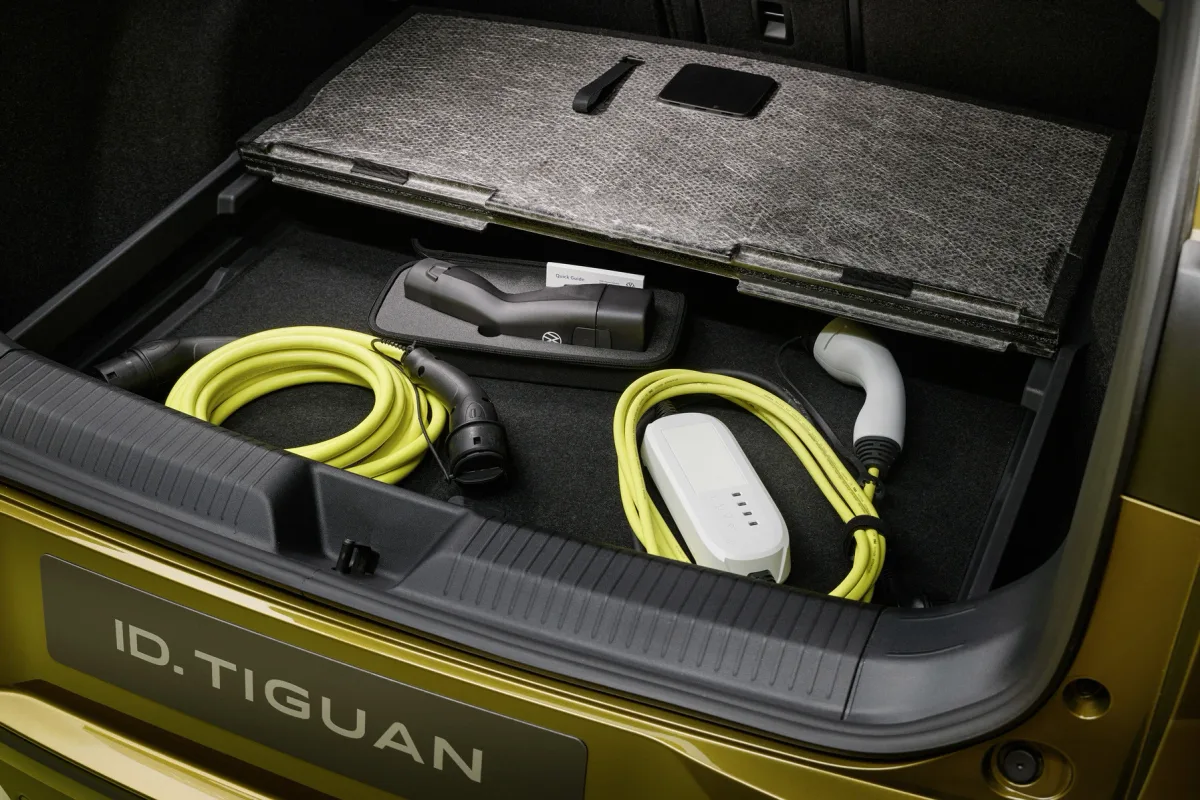 Volkswagen ID. Tiguan eléctrico mostrando sus funciones prácticas